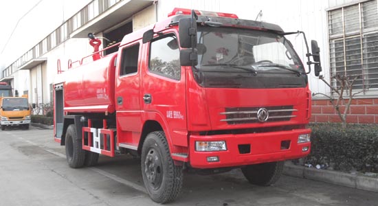 東風多利卡5噸消防灑水車